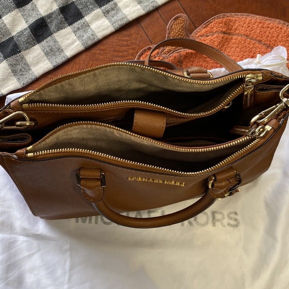 Michael Kors Purse - Picture 4 of 6